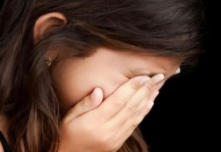 Ақсуда ер адам 12 жастағы қызды жыныстық қатынасқа түсуге мәжбүрлеген