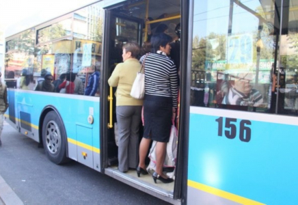 Алматылықтарға адам толы автобустарды видеоға түсіру ұсынылды