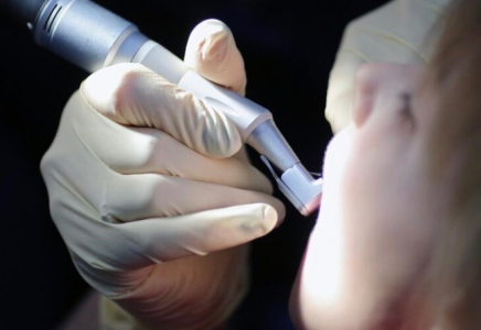 Министр баланың тісін емдеуге талон іздеп кеткен ата-аналардың мәселесін шешуді тапсырды
