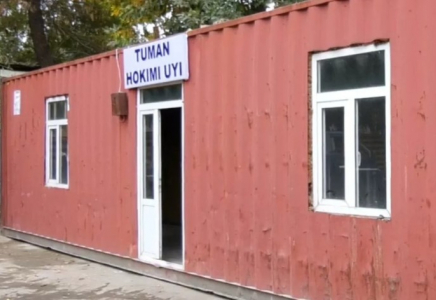 ​Президент сынына іліккен өзбекстандық аудан әкімі контейнерде тұрып жатыр