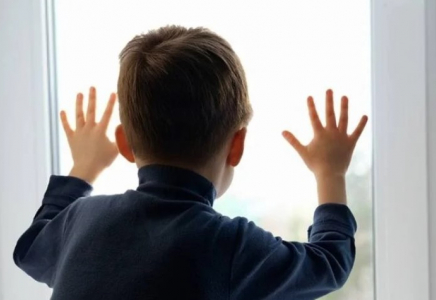 Петропавлда 3 жасар бала бесінші қабаттан құлап кетті Петропавлда 3 жасар бала бесінші қабаттан құлап кетті