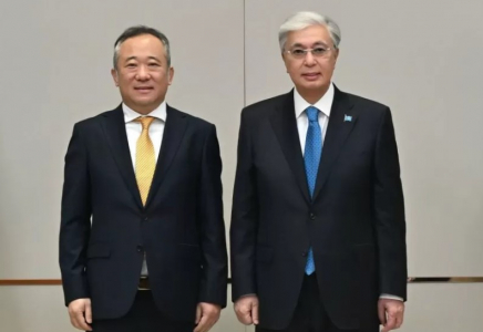 Мемлекет басшысы Бейжің Тіл және мәдениет университетінің президенті Дуань Пэнді қабылдады Мемлекет басшысы Бейжің Тіл және мәдениет университетінің президенті Дуань Пэнді қабылдады