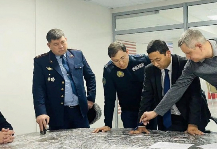 ШЫМКЕНТ: Сауда орындарындағы көлік тұрақтарын ретке келтіру бойынша жиын өтті