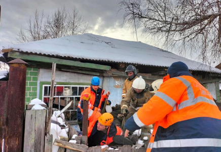 Бір апта бойы үйінді астында жатқан өскемендік қария аман қалды 