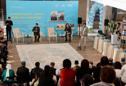 ТҮРКІСТАН: Кітапханалар мен мектептерге 800 кітап тарту етілді