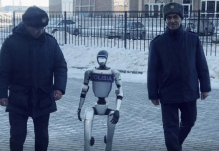 Роботтар ақтөбелік оқушыларға қауіпсіздік ережелерін үйретті 