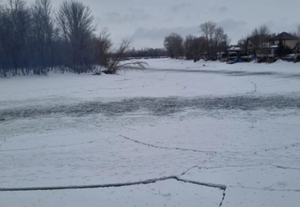 ​Қостанай облысында мұз астына түсіп кеткен екі балықшы құтқарылды