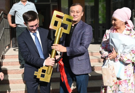 Шымкентте Білім күнінде №65 мектеп-гимназияда жаңа ғимарат салтанатты түрде ашылды