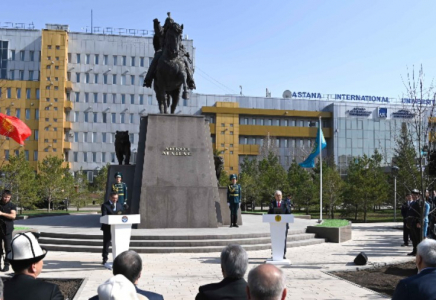 Қазақстан мен Қырғызстан президенттері Айкөл Манас ескерткішінің ашылу рәсіміне қатысты