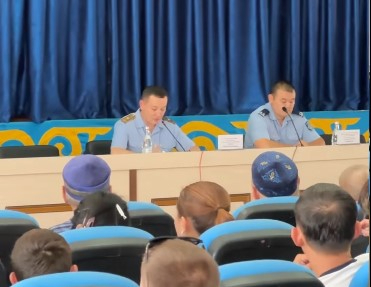​Шымкентте полиция бастығы тұрғындармен кезекті көшпелі кездесу өткізді