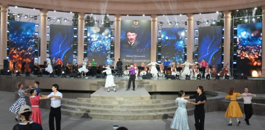 ​«БАҚЫТ ҚҰШАҒЫНДА»: ШЫМКЕНТТЕ ШӘМШІ ҚАЛДАЯҚОВТЫҢ ТУҒАН КҮНІНЕ АРНАЛҒАН КЕШ ӨТТІ