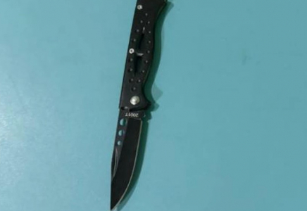 Таразда Президент саябағы маңында жасөспірім пышақ ұстап жүрген Таразда Президент саябағы маңында жасөспірім пышақ ұстап жүрген