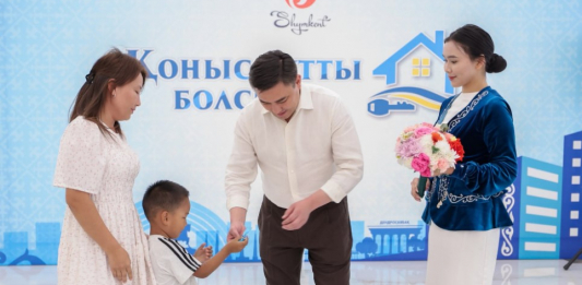​ЖАҢА ПӘТЕР – ЖАҢА МҮМКІНДІК: ШЫМКЕНТТЕ ОТБАСЫЛАРҒА ПӘТЕР КІЛТТЕРІ ТАБЫСТАЛДЫ