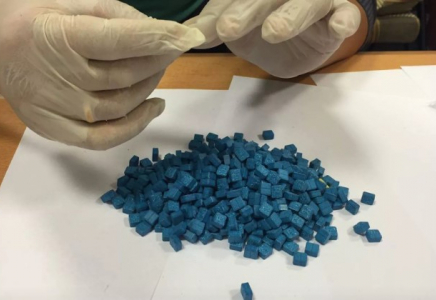 Баланың есірткі жасырумен ақша тауып жүргенін қалай білуге болады