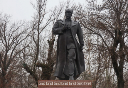 ШЫМКЕНТ: әскери колледж тәрбиеленушілері генерал Сабыр Рақымовты еске алды
