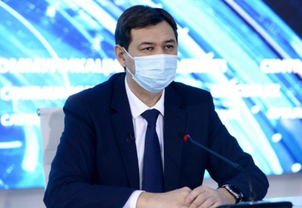 Қиясов: Вакцинациядан бас тартып, жұмыссыз қалған медқызметкер сотқа бере алады 