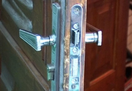 Көкшетауда үйінде қамалып қалған ер адам құтқарылды