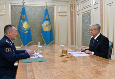 Қасым-Жомарт Тоқаев Қорғаныс министрі Дәурен Қосановты қабылдады