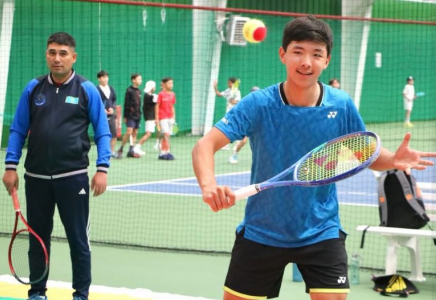 Заңғар Нұрланұлы Түркістанда жасөспірім теннисшілерге шеберлік сабағын өткізді