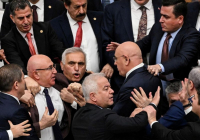 Түркия парламентінде депутаттар төбелес шығарды