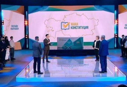 ​Адам мемлекеттік саясаттың өзегінде: депутаттар, заңгерлер және саясаттанушылардың жаңа Конституцияның негізгі бағыты туралы пікірлері