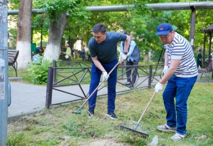 “Өнегелі ұрпақ”: Шымкентте қала әкімі тазалық шараларына қатысты