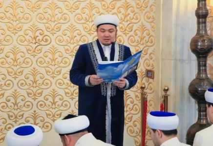Астананың бас имамы өзін сарайда тұратынын айтып жалған ақпарат таратқан адамды сотқа берді