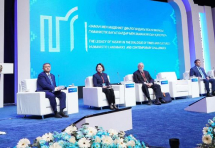 ТҮРКІСТАН: Мемлекеттік кеңесші Ясауи мұрасына арналған симпозиумға қатысты