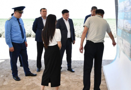 ТҮРКІСТАН: Облыс әкімінің орынбасары Отырардағы кәсіпорындарды аралады