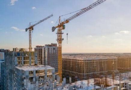 Астанада құрылыс алаңында кран құлап, краншы қаза тапты
