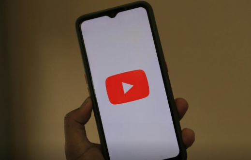 YouTube ЖИ-видеоларды автоматты түрде әшкерелей бастайды 