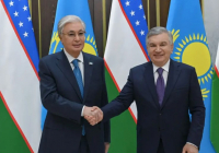 Тоқаев Өзбекстан президентімен бейресми кездесу өткізді