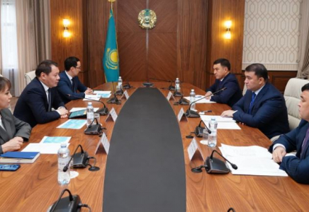 ТҮРКІСТАН: Облыс әкімі мен «Даму» қорының төрағасы кездесу өткізді