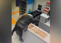 Астана тұрғыны ауруханаға науқас ретінде келіп, кассасын тонап кеткен (ВИДЕО)