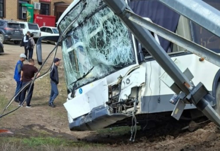 БҚО-да мектеп автобусы апатқа ұшырады: Балалар зардап шекті 