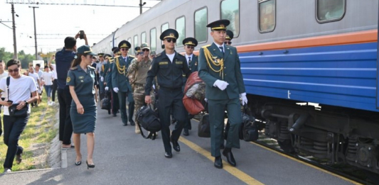​ШЫМКЕНТ: Әскери борышын өтеген 27 сарбаз үйіне оралды