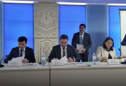 ШЫМКЕНТ: ​ҮШ ЖАҚТЫ КЕЛІСІМ НЕМЕСЕ ОТАНДЫҚ КӘСІПКЕРЛЕРДІ ҚОЛДАУ