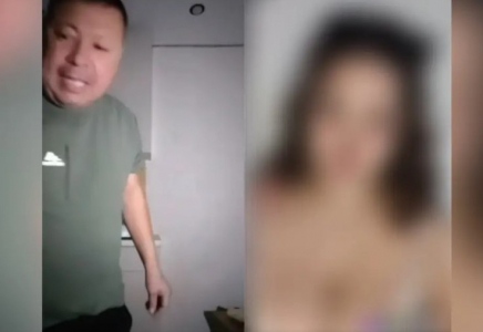 TikTok-тың тікелей эфирінде халықтың көзінше шалбарын шешкен Көкшетау тұрғыны сотталды (ВИДЕО)