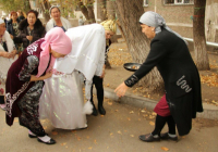 ​Келіннің сәлем салуы - ізеттіліктің белгісі