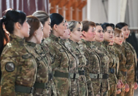 ​Шымкент гарнизонының әйел әскери қызметшілері Жеңіс шеруіне дайындалуда