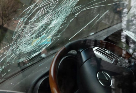 Маңғыстауда жасөспірім басқарған Toyota полиция көлігіне соғылды