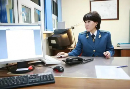 Қазақстанда әйел кеден қызметкерлеріне шалбар киюге рұқсат етіледі