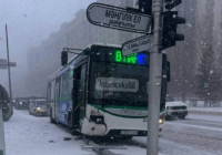 Астанада автобус бағанға соғылды