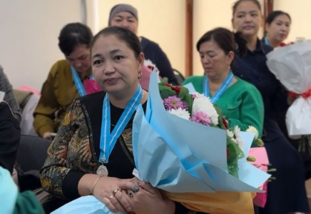 ​В Шымкенте состоялась торжественная церемония награждения многодетных матерей