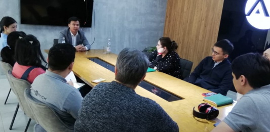 ​Жаңғыру жолындағы қадам: Шымкентте еңбек ұжымдарымен кездесу өтті