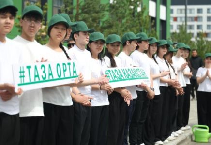 100 мыңнан астам мектеп түлегі елімізді көгалдандыруға атсалысты