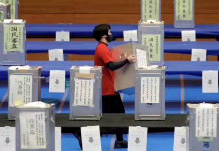 Жапонияда мерзімінен бұрын парламент сайлауы өтіп жатыр
