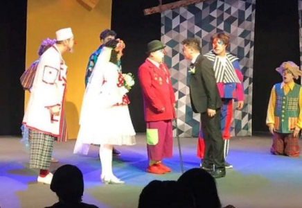 ШЫМКЕНТ: Нил Саймонның пьесасы тұңғыш рет қазақ тілінде сахналанды