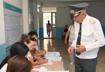 ШЫМКЕНТ: ​СЕРІКБАЙ ОНБАЕВ ҚҰРЫЛТАЙ САЙЛАУЫНДА ДАУЫС БЕРДІ