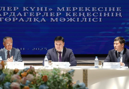 Түркістанда Әкелер күніне орай кеңейтілген төралқа мәжілісі өтті
